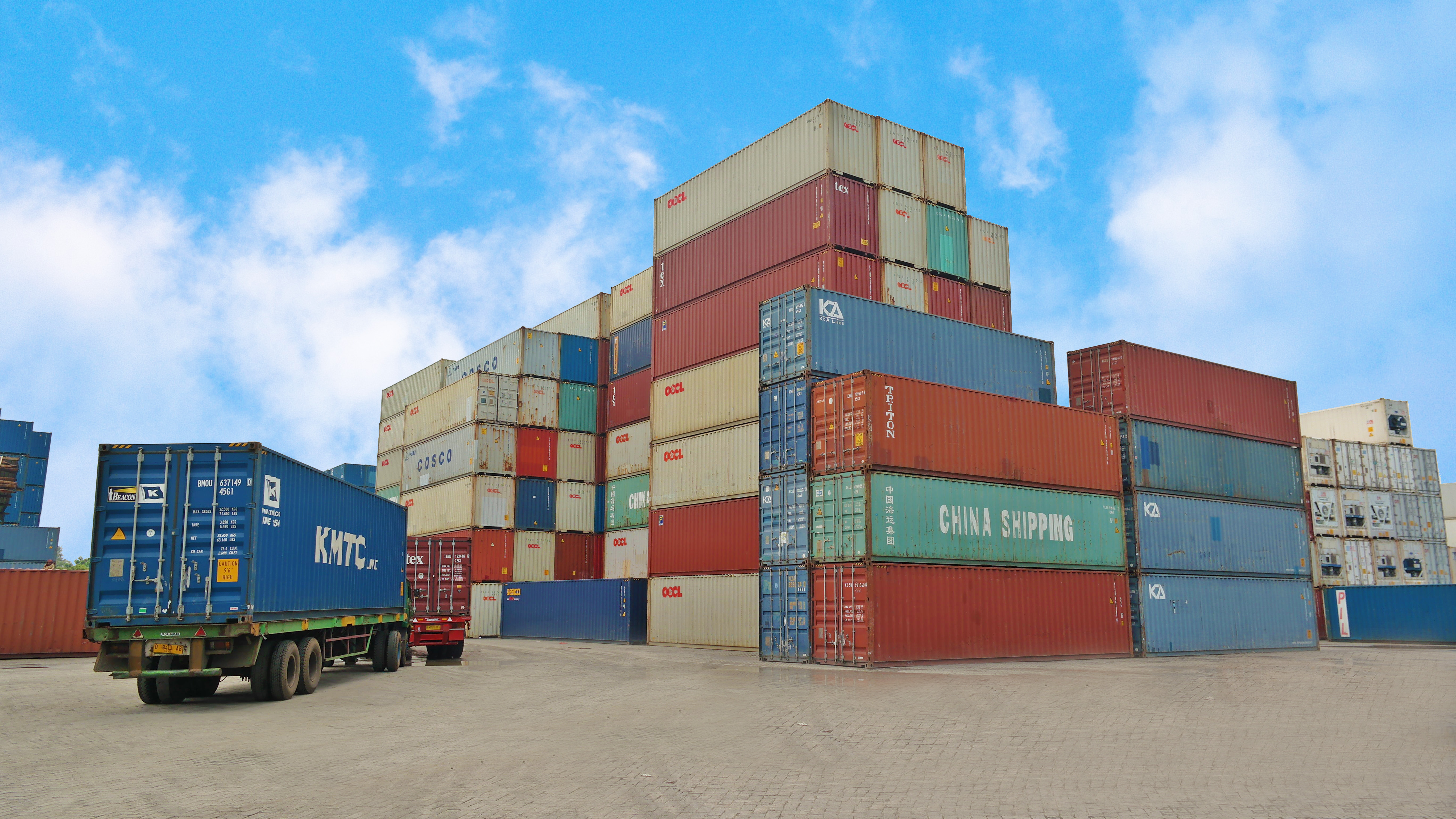 Jual beli container baru dan bekas seluruh indonesia ? Alumoda Sinergi tempatnya
